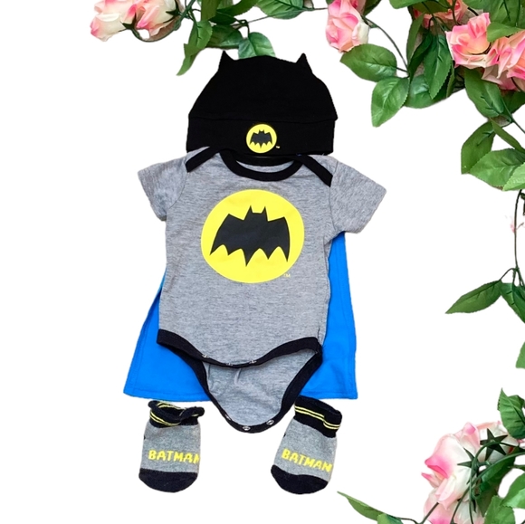 Preloved Baby Boy's Batman Outfit - Perfect for Little Superheroes, 0-6 Months - Picture 3 of 13